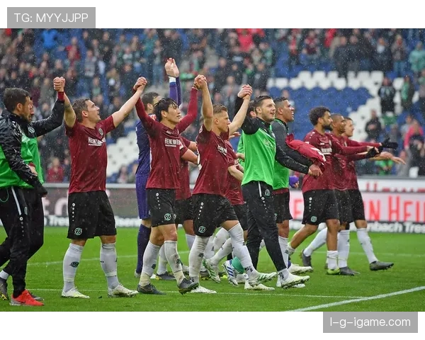 足球劲旅近期交锋表现稳健，竞争力持续提升