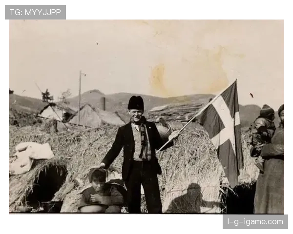 辛德胡赛后拎着大牌袋子进街边小饭馆，气场和饭桌那一刻断层太离谱