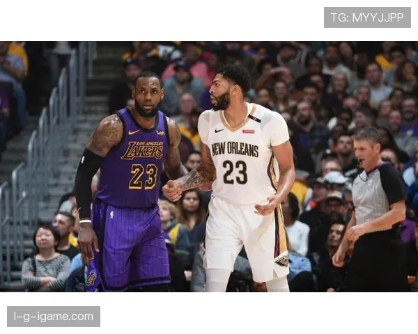 安东尼·戴维斯居然穿睡衣去直播，这画风谁顶得住？